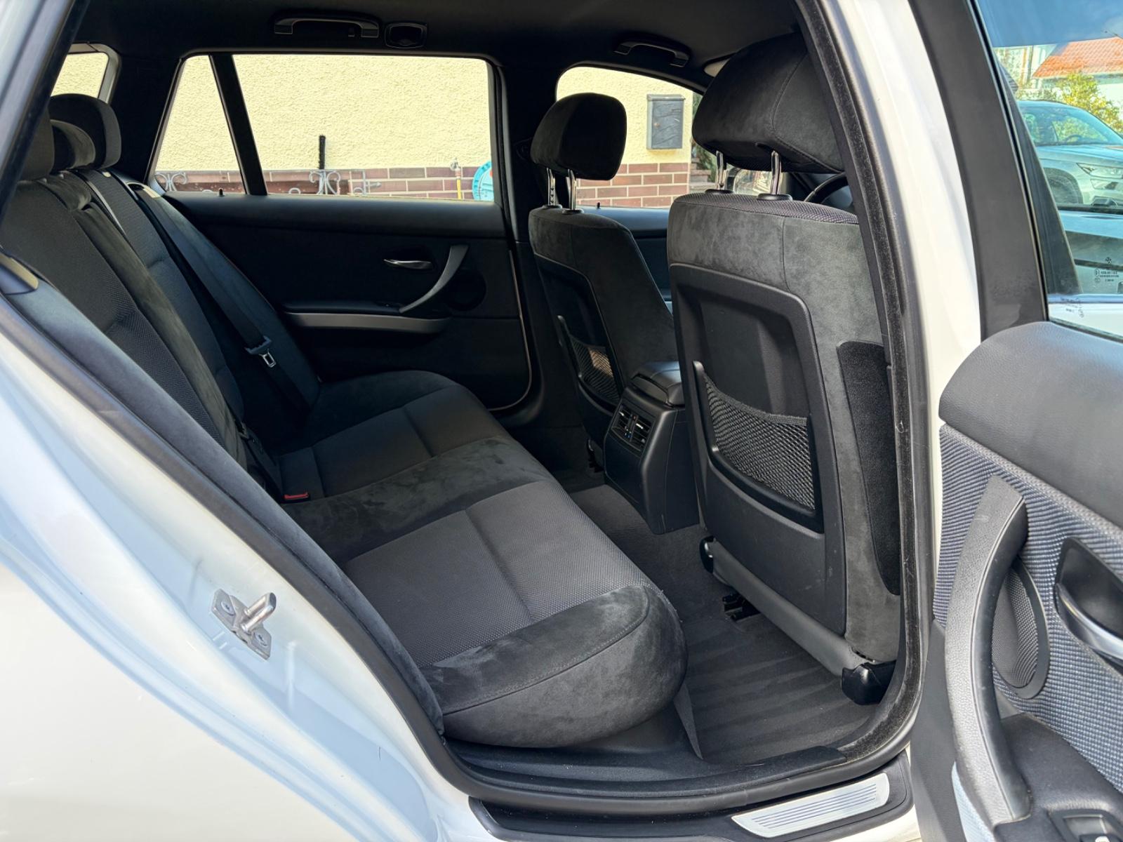 BMW 318 2010 — photo 14