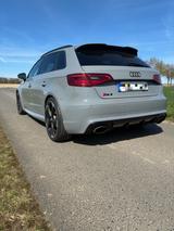 Audi RS3 2.5 TFSI S tronic quattro Sportback - - Audi RS3 mit Benzin-Antrieb: Kombi, 2.5