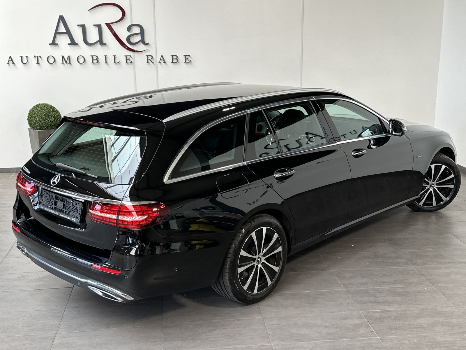 Fahrzeugabbildung Mercedes-Benz E 300de T Avantgarde NAV+LED+WIDESCREEN+360°+ACC