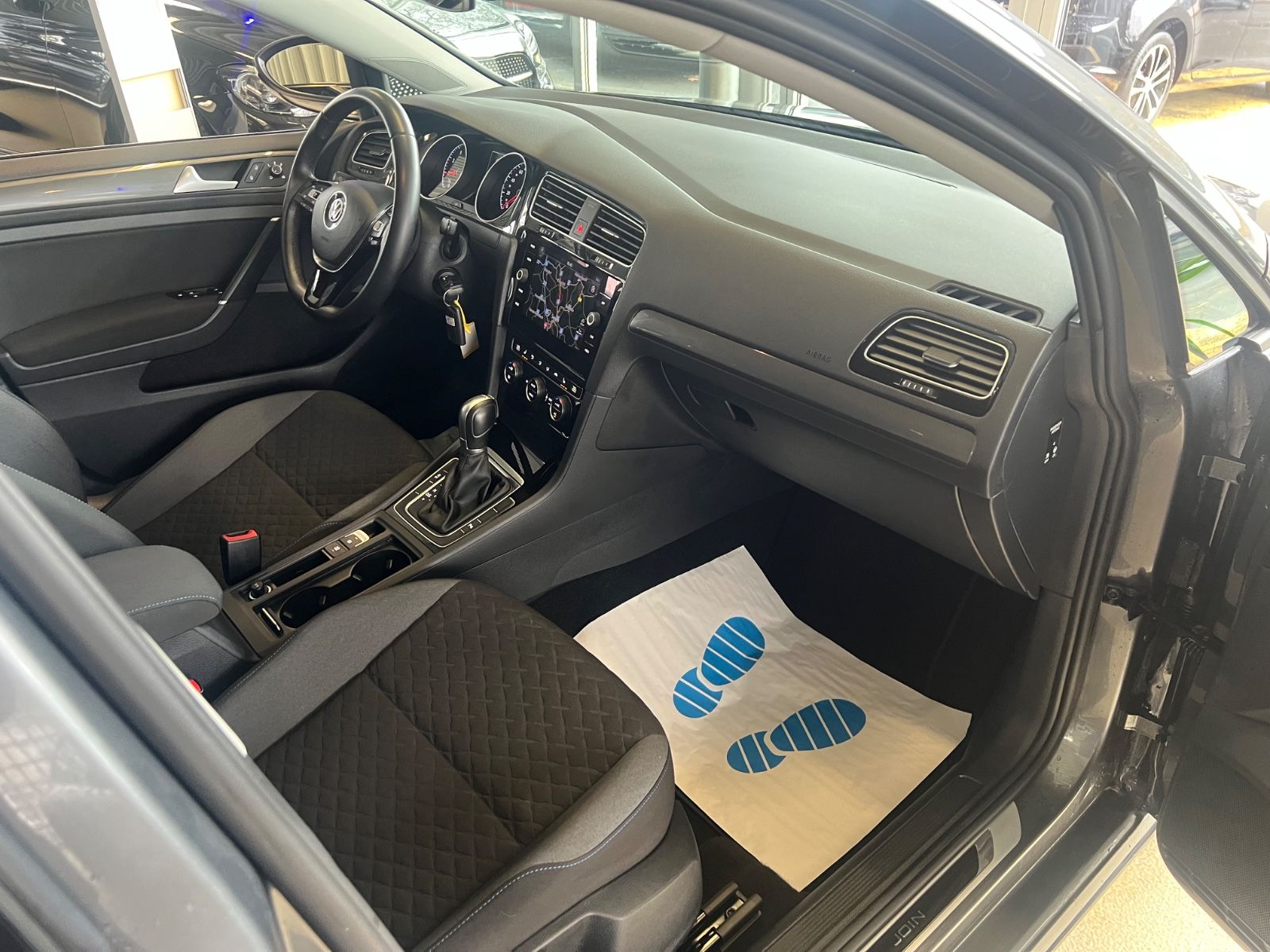 Fahrzeugabbildung Volkswagen Golf VII Lim. 1.5 TSI DSG Join R line *ACC*