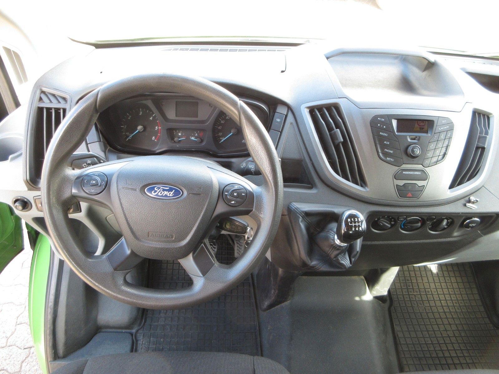Fahrzeugabbildung Ford Transit Pritsche 350 L4 DoKa/AHK 3,5 to/7-Sitz