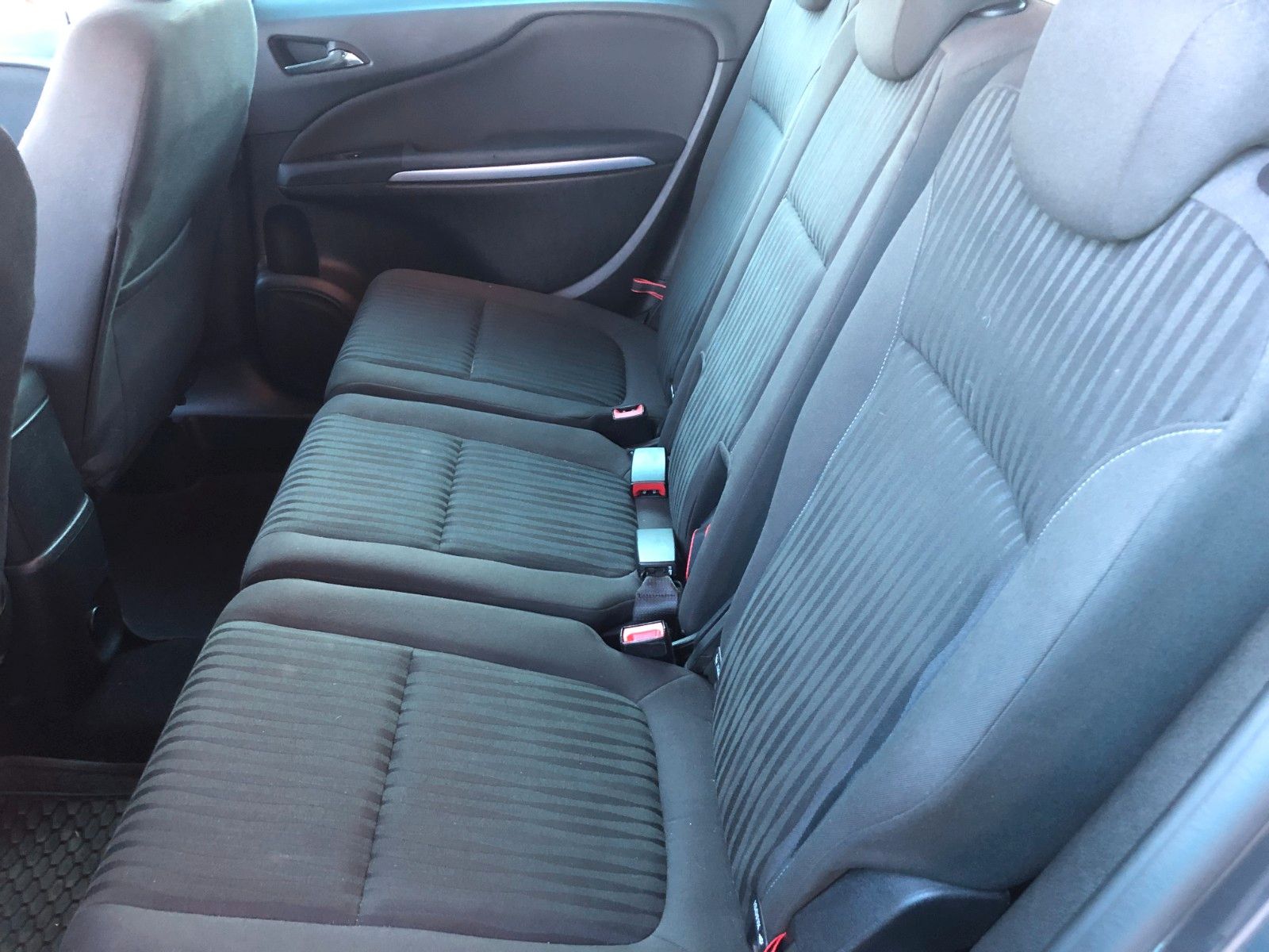 Fahrzeugabbildung Opel Zafira C Tourer Edition 7 Sitzer