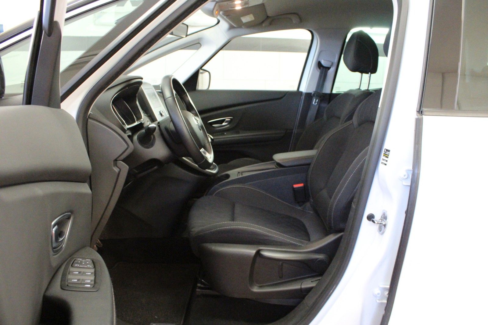 Fahrzeugabbildung Renault Grd Scenic Tce 140 Deluxe*R-Link*Sitzhzg*