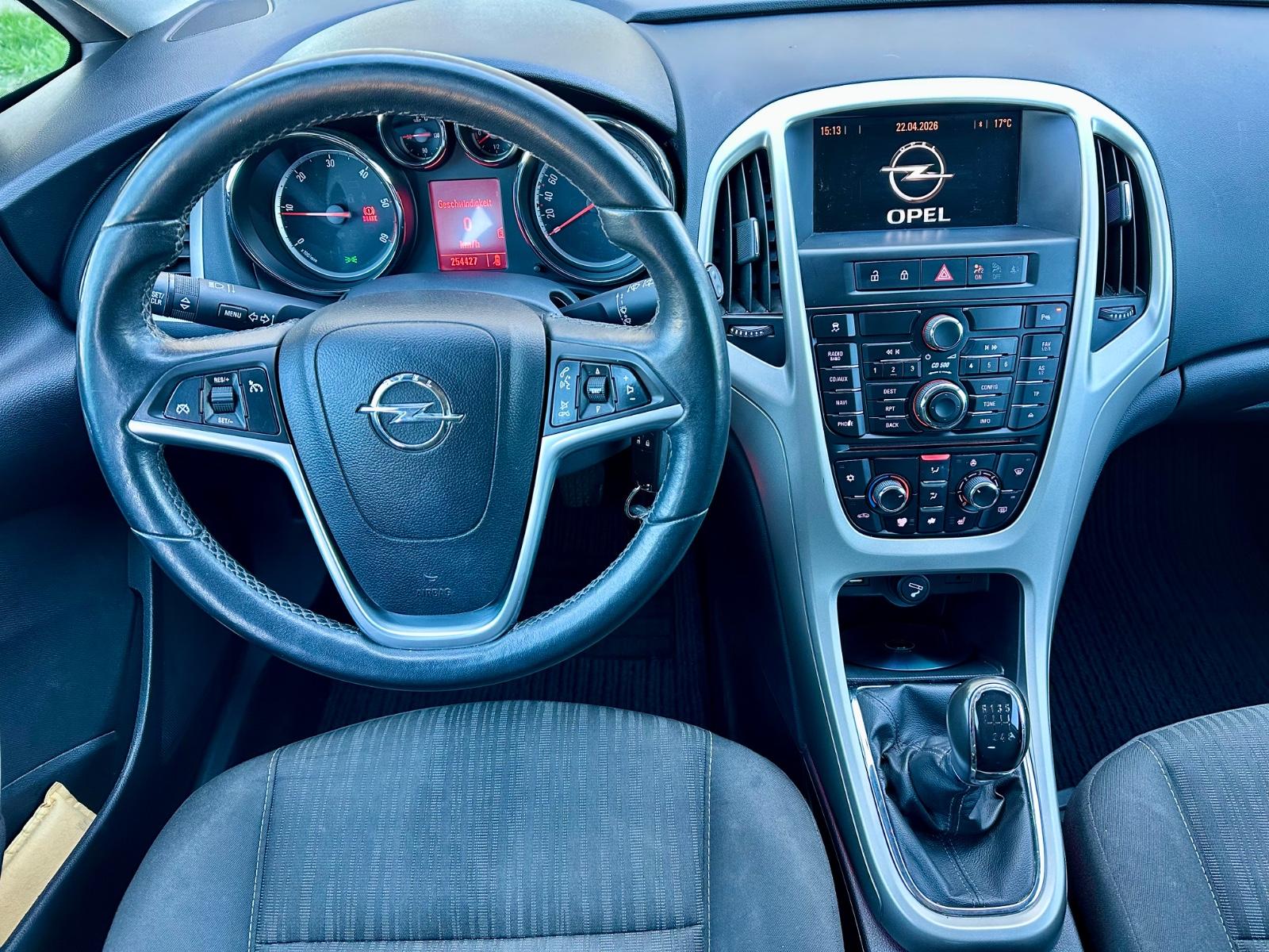 Opel Astra 2011 — photo 6