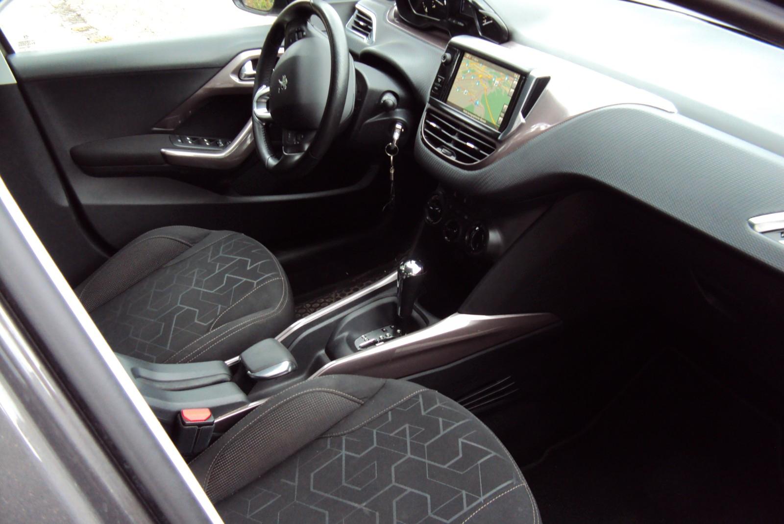 Peugeot 2008 Active-AUTOMATIK-NAVI-KLIMA--79000KM