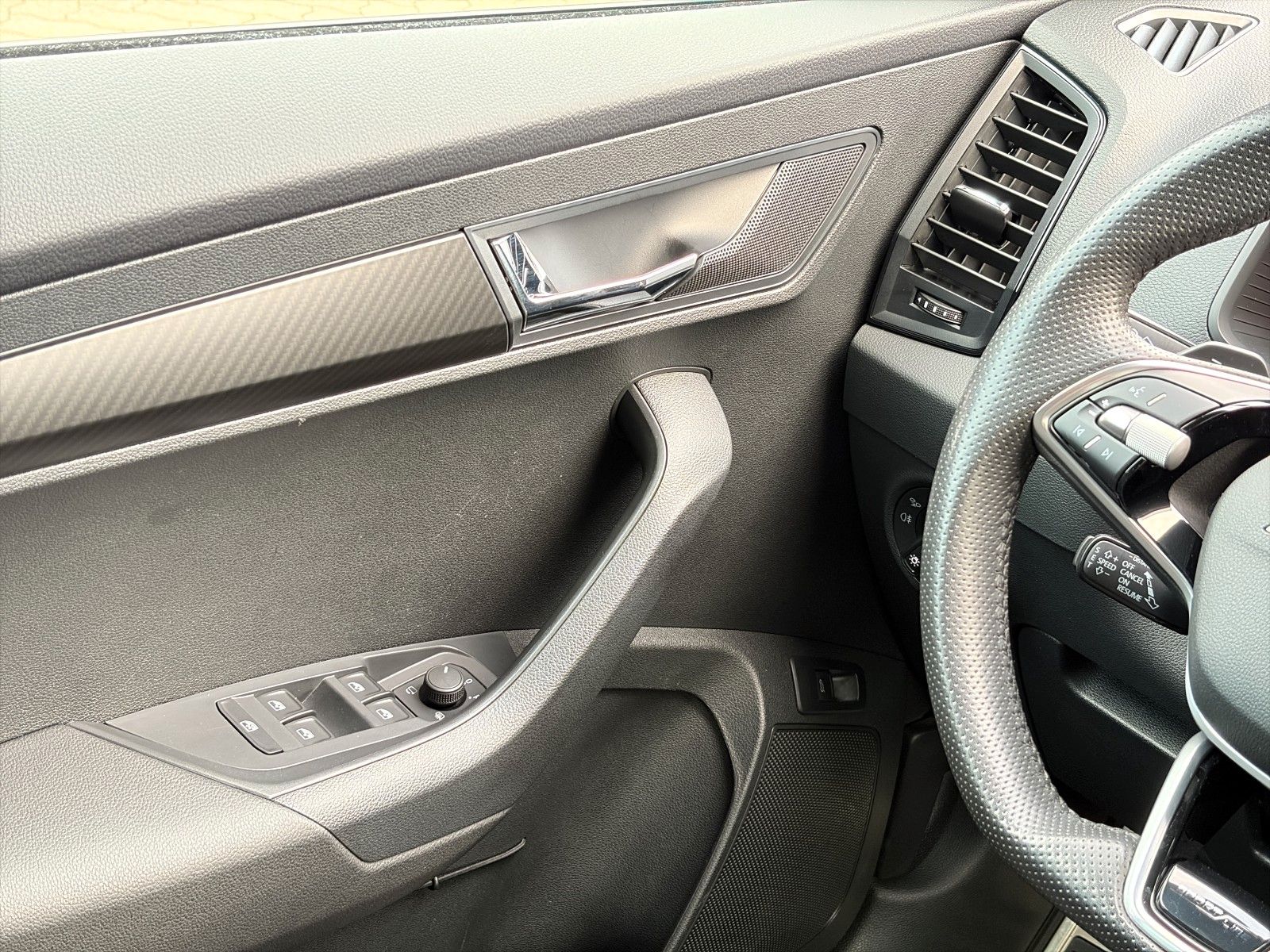 Fahrzeugabbildung SKODA Karoq Sportline*DSG*ViCo*Kamera*PDC*CarPlay**