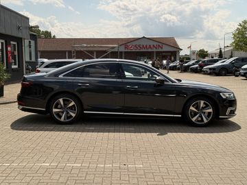 Audi A8 - 6