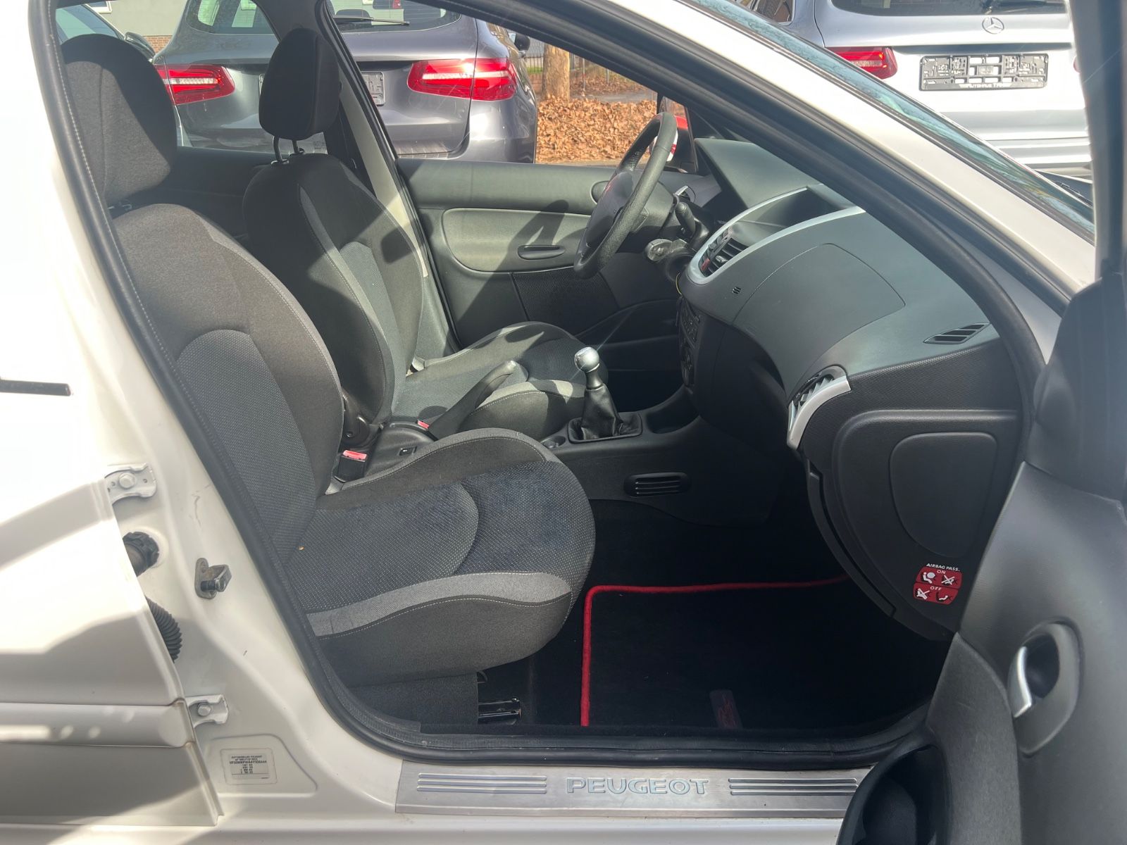 Fahrzeugabbildung Peugeot 206 + Sport Racing Edition*TÜV/ÖL NEU*