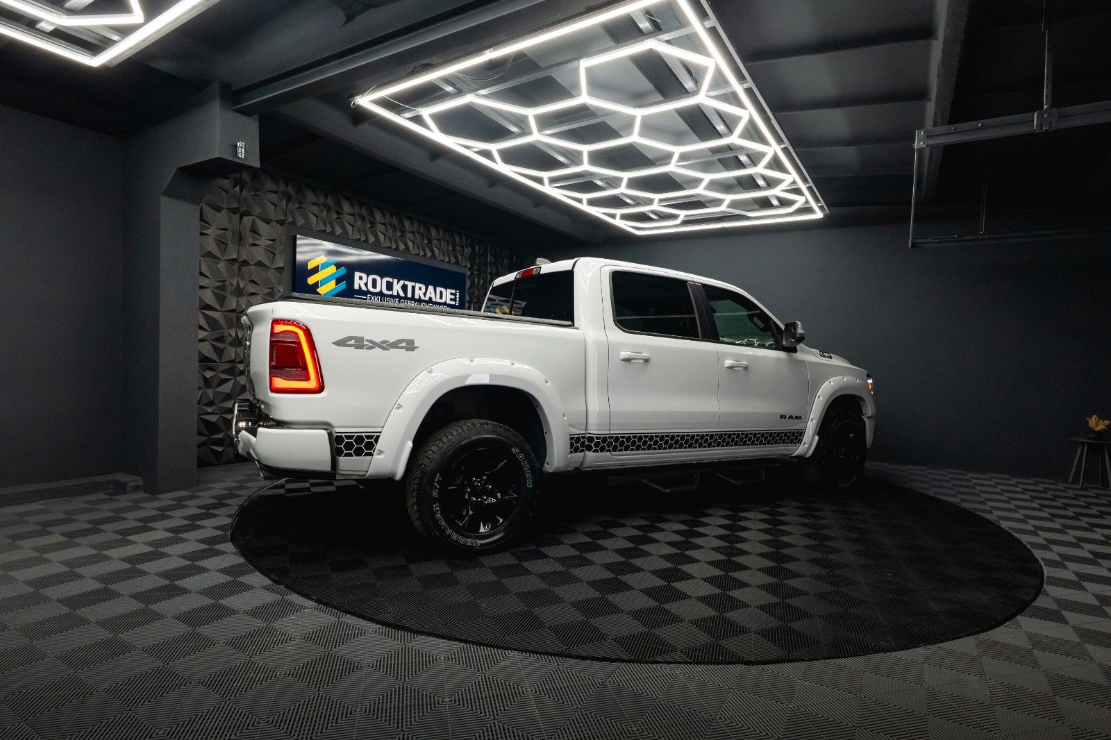 Fahrzeugabbildung Dodge RAM 5.7 V8 HEMI 4x4 OFFROAD Night AXLE LOCK 19%