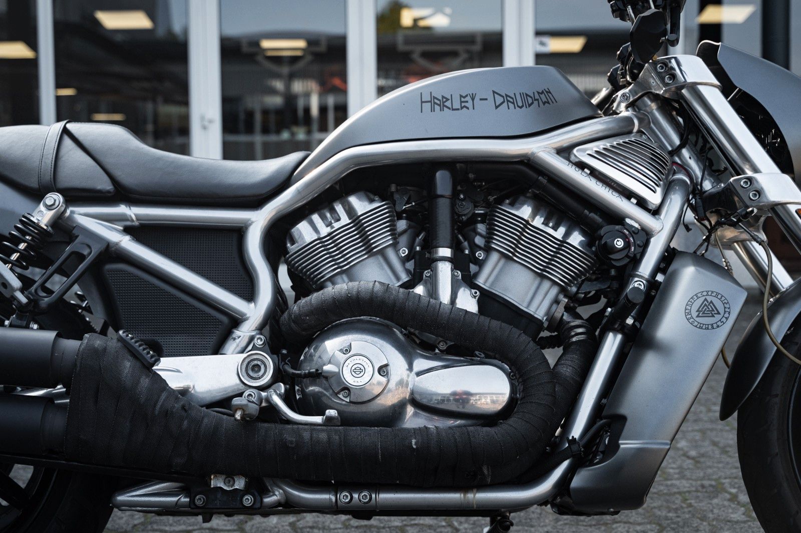Fahrzeugabbildung Harley-Davidson VRSCR STREET ROD - REMUS ENDSCHALLDÄMPFER -