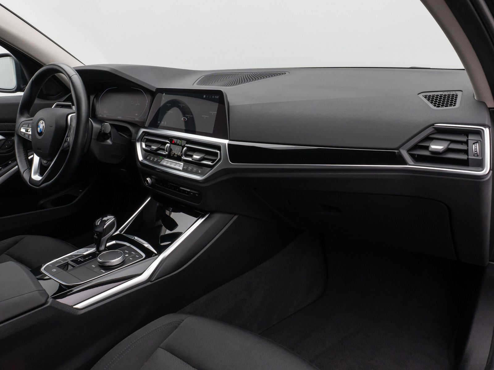 Fahrzeugabbildung BMW 320d Kamera DAB HiFi Komfort Alarm Standheizung
