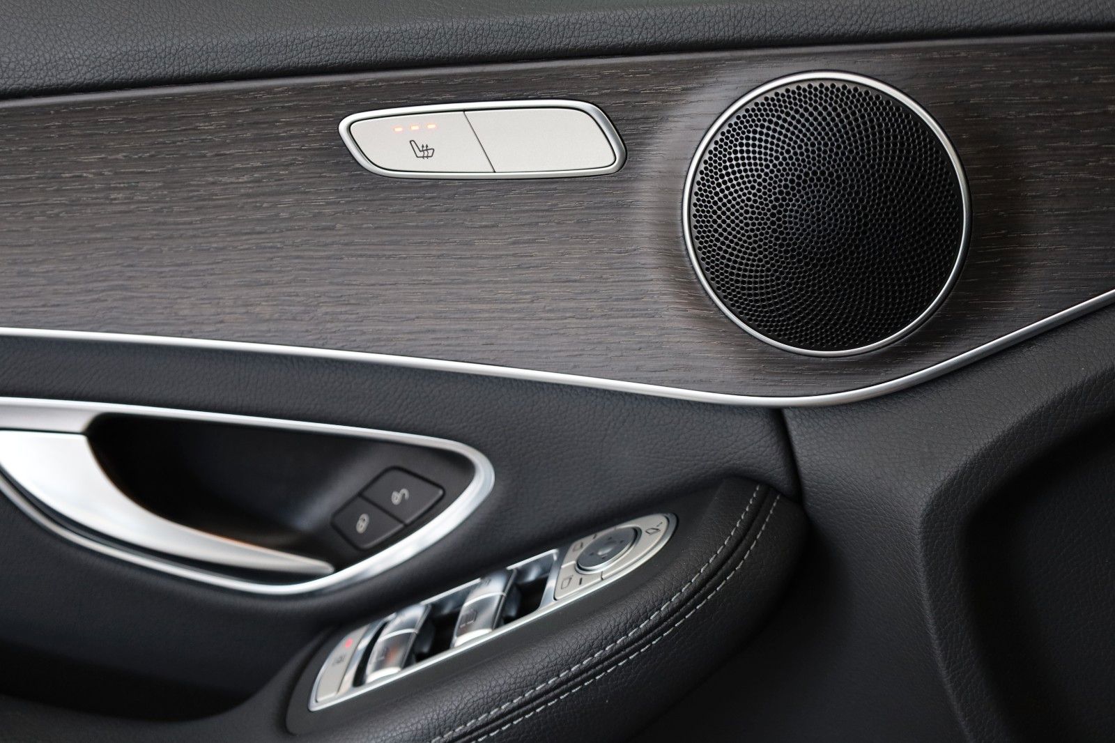 Fahrzeugabbildung Mercedes-Benz C 200 T 4M T.Leder,Navi,LED,SH,PDC,SR+WR