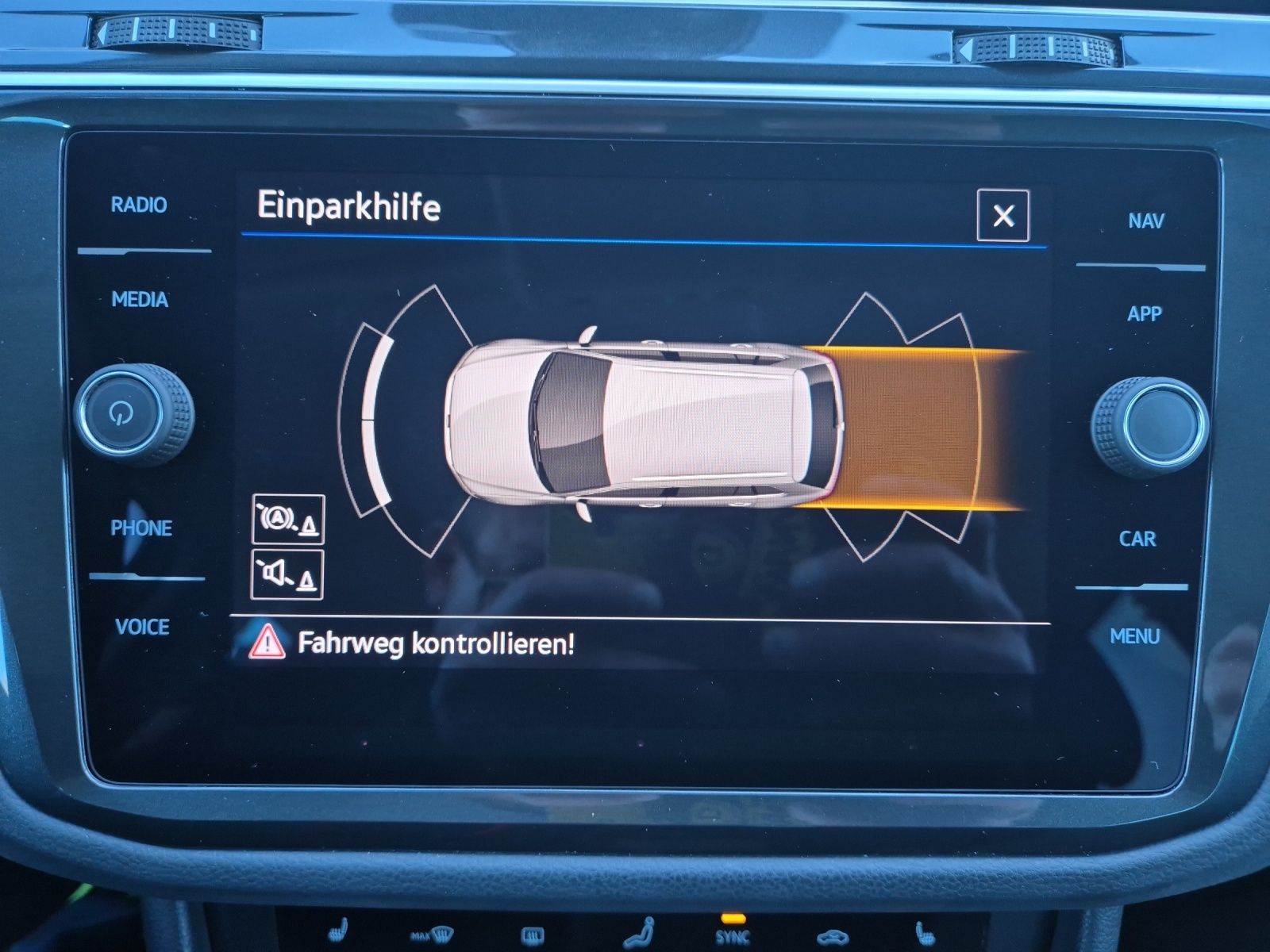 Fahrzeugabbildung Volkswagen Tiguan TDI Elegance DSG 4M Matrix AID Pano ACC P