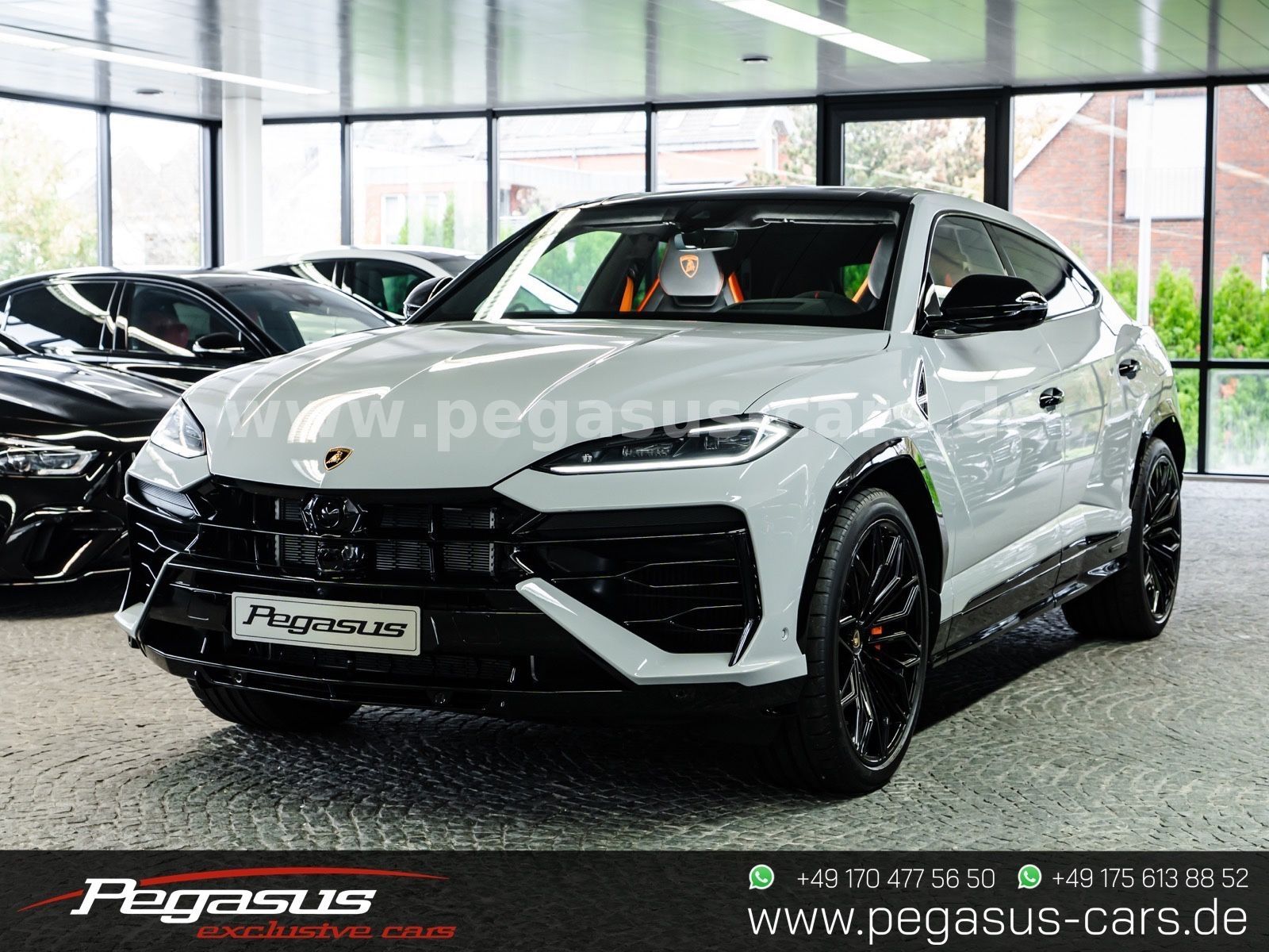 LAMBORGHINI Urus - 8