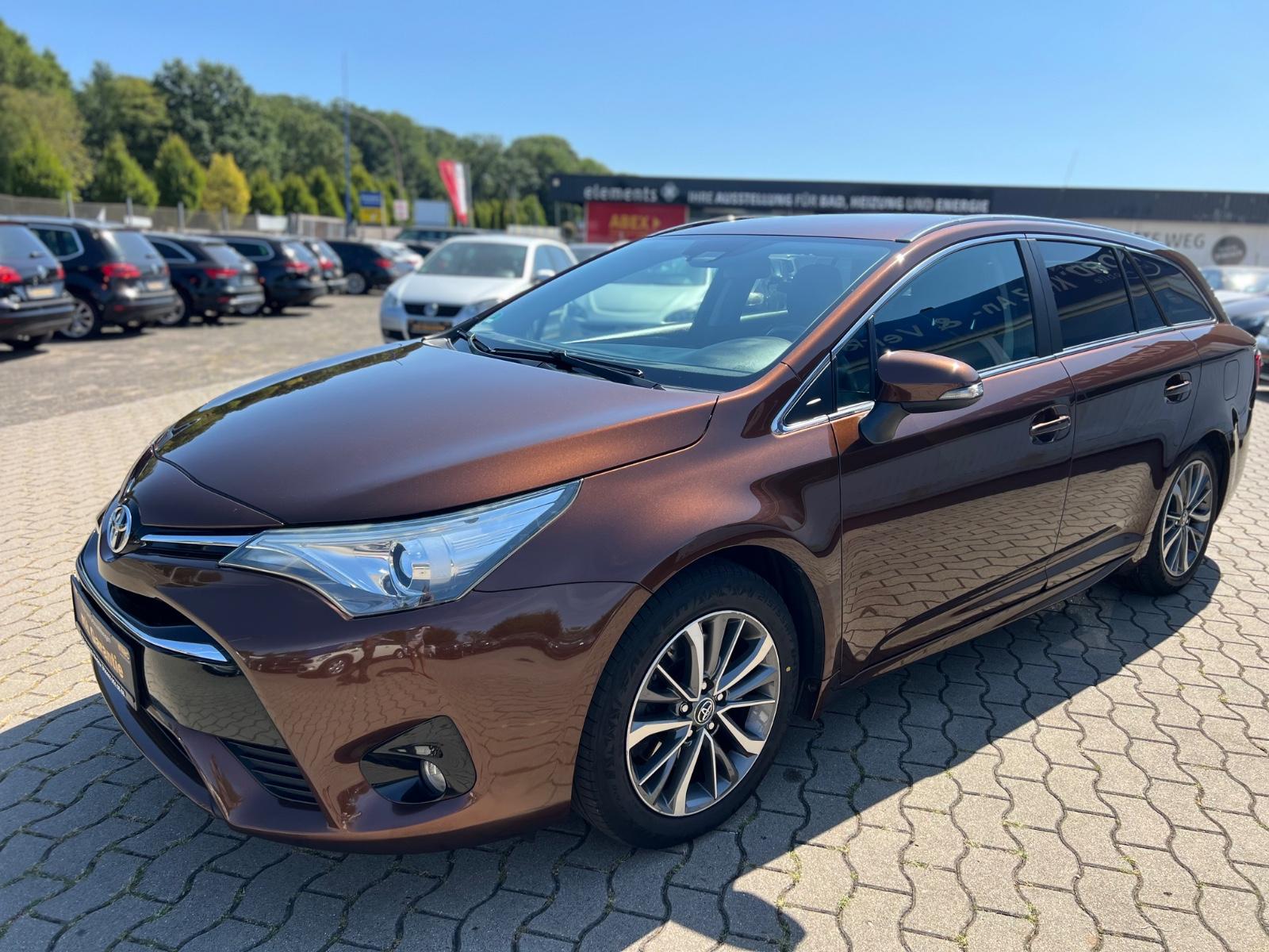 Toyota Avensis 2015 — photo 9