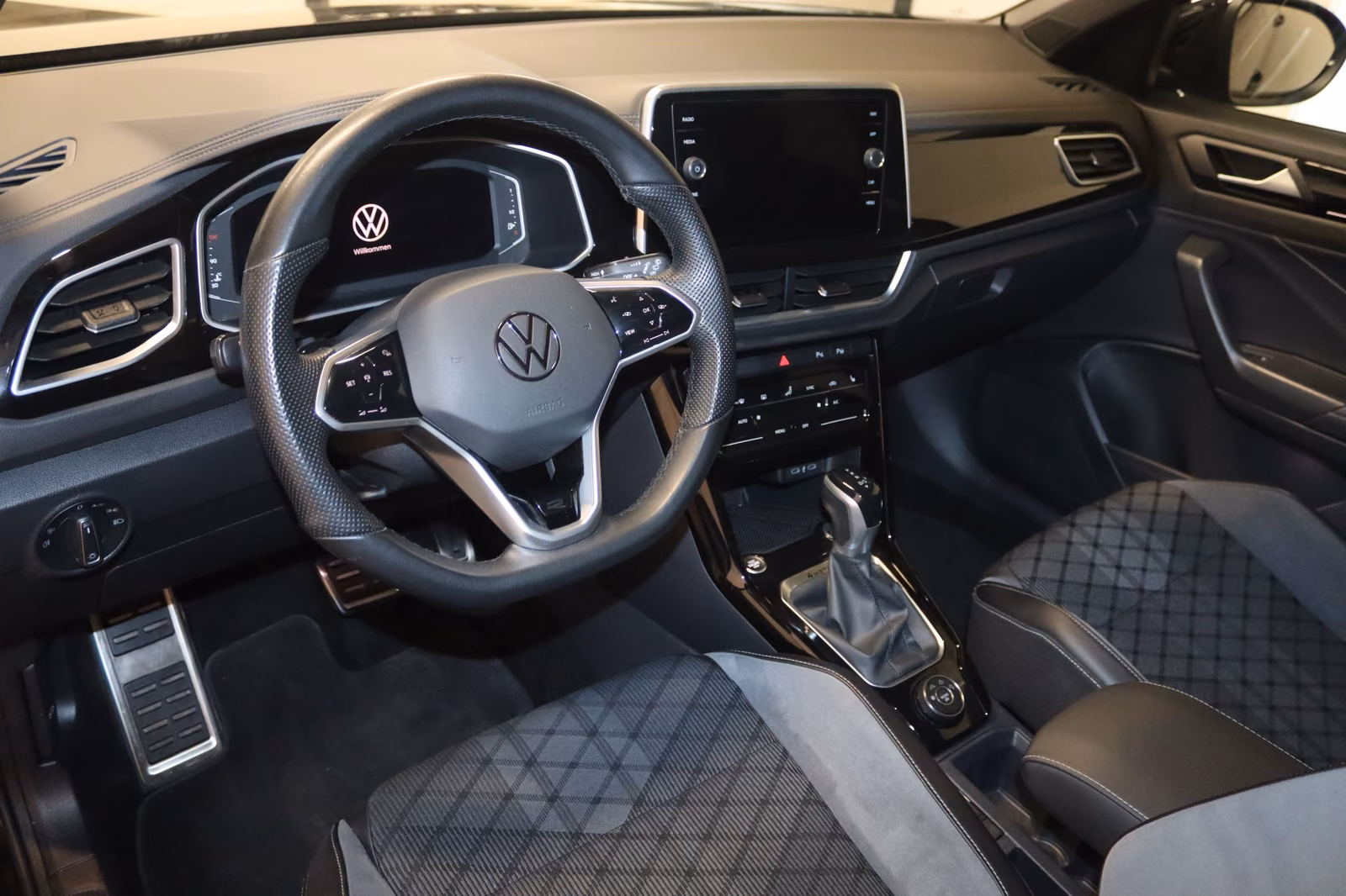 Volkswagen T-Roc 2.0 TSI DSG 4M. R-Line-NAV-IQ-VIRT.-AHK-, миниатюра 10