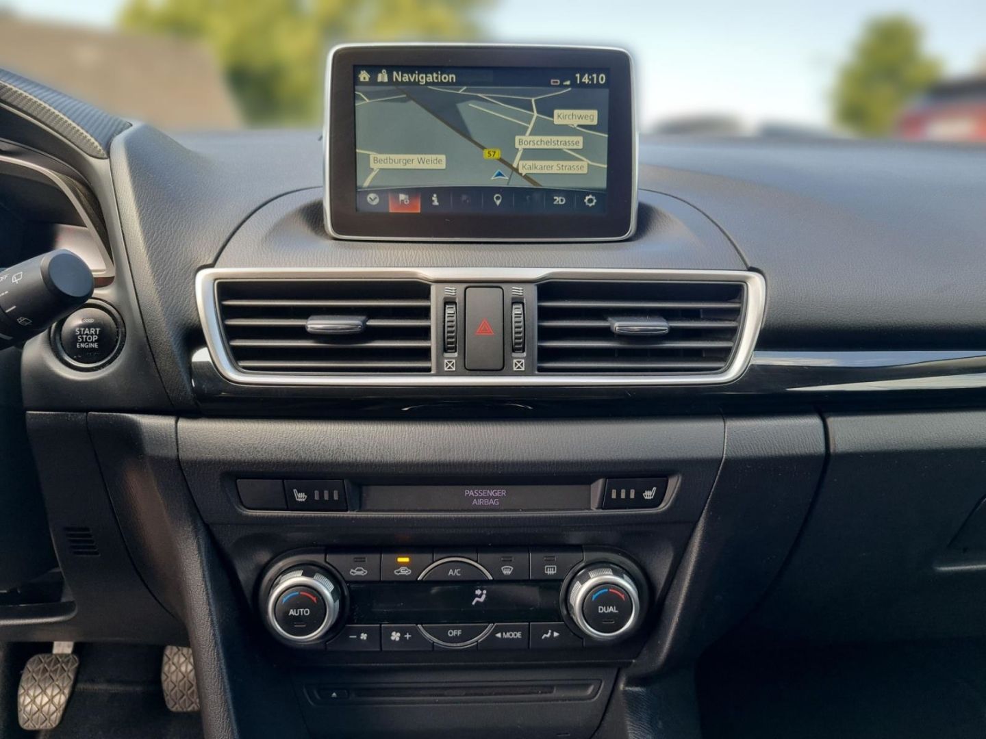 Fahrzeugabbildung Mazda 3 Center-Line er 2.0 LED-Tagfahrlicht
