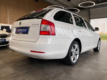 Skoda Octavia Combi Elegance DSG *NAVI*XENON*PDC*