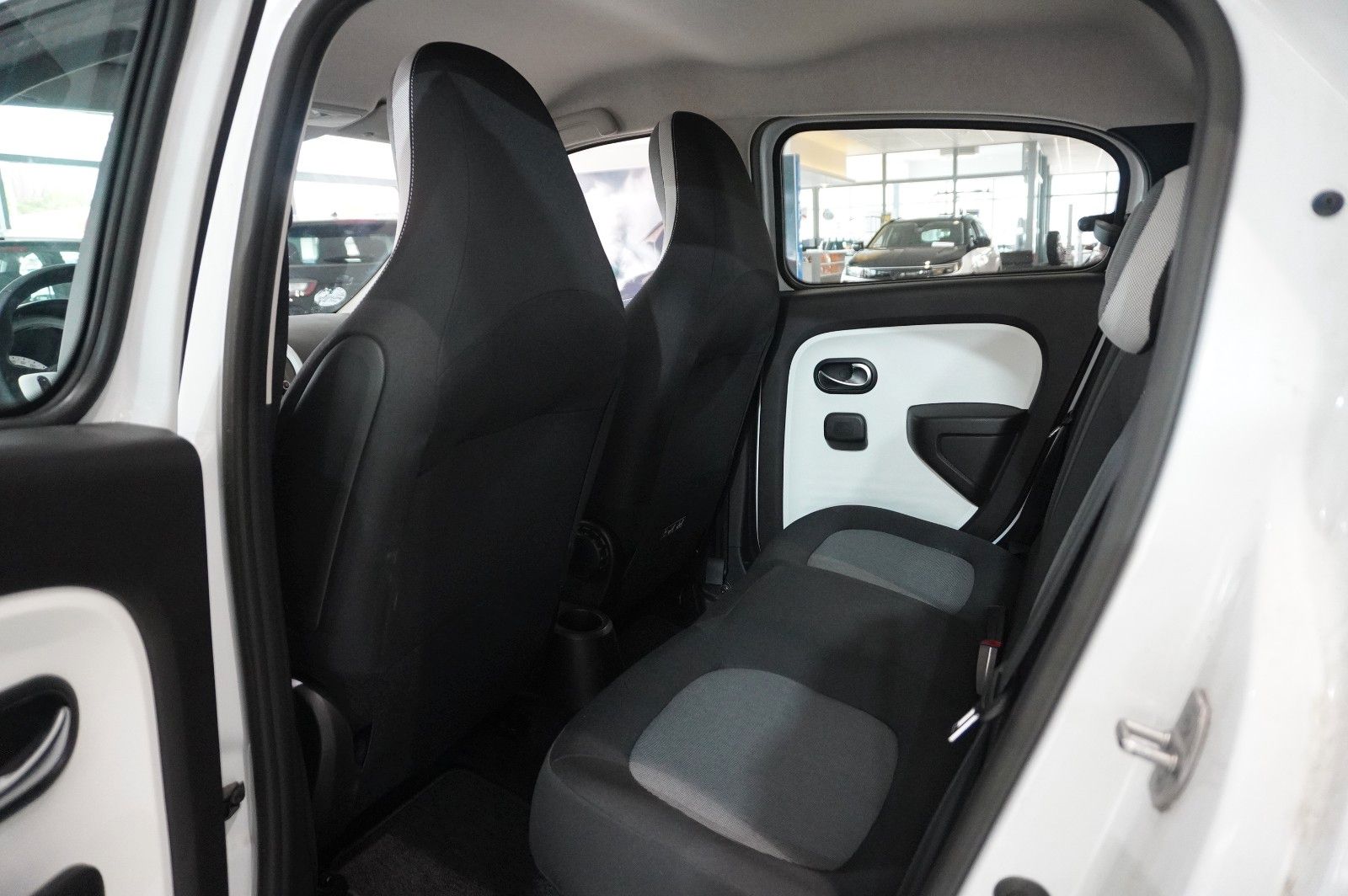 Fahrzeugabbildung Renault Twingo Equilibre Electric 22KWH NAVI/LED/DAB+
