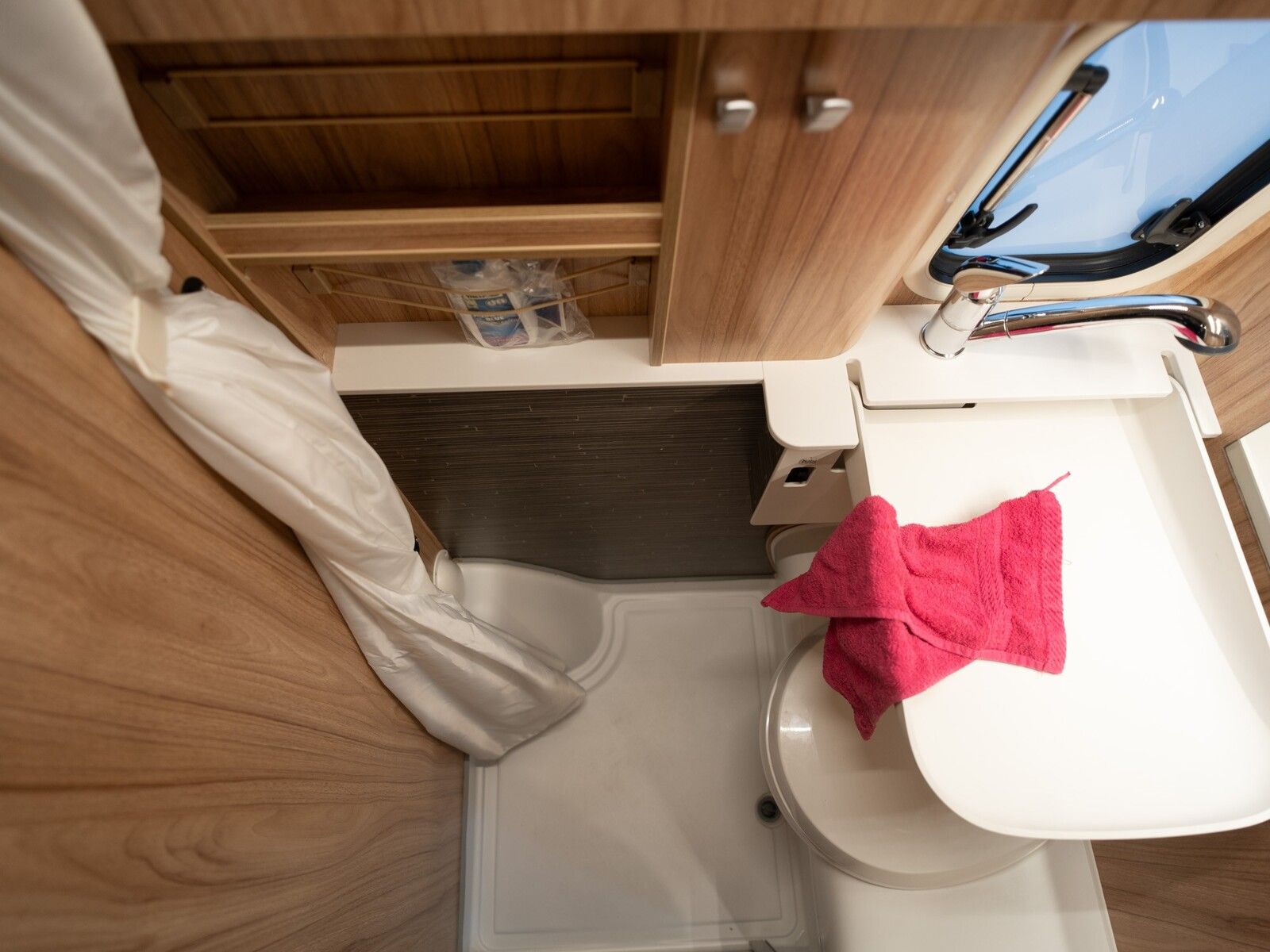 Fahrzeugabbildung HYMER / ERIBA / HYMERCAR Grand Canyon S Mercedes 4x4 Aufstelldach*Lithium