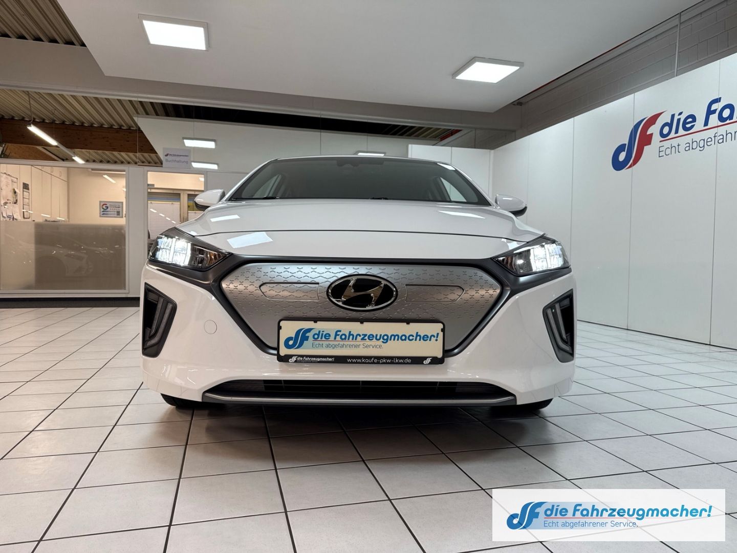 Fahrzeugabbildung Hyundai IONIQ Style Elektro Navi Soundsystem LED ACC App