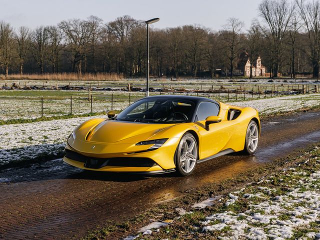 Ferrari SF90 Spider 4.0 V8, LED, Giallo Triplo Strato, C