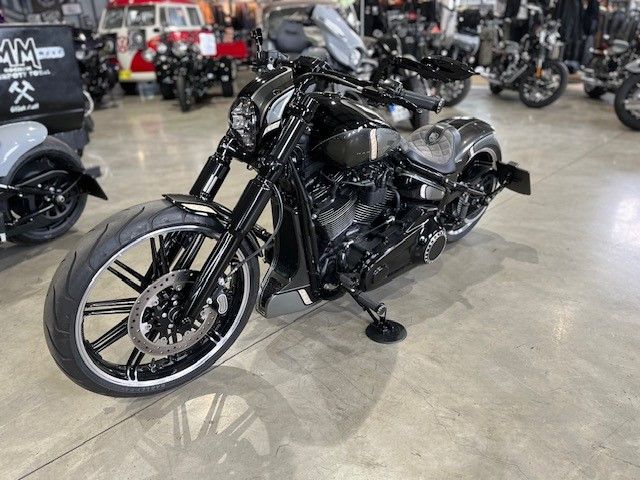 Fahrzeugabbildung Harley-Davidson FXBR Breakout Umbau Jekill Airride 260er Custom