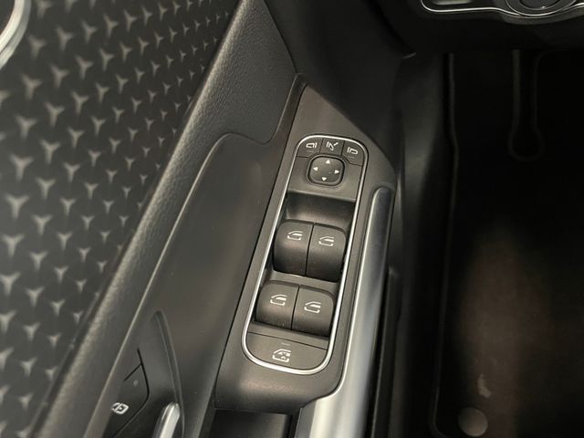 GLA 180 Progressive DCT NAVI LED