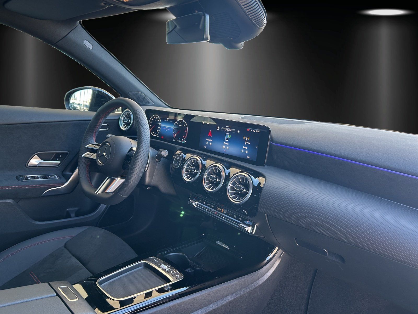 Fahrzeugabbildung Mercedes-Benz A 220 d AMG Distronic MULTIBEAM Pano KEYGO Sound