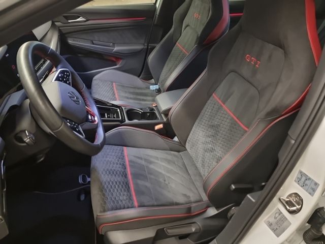 Fahrzeugabbildung Volkswagen Golf VIII 2.0 TSI GTI CLUBSPORT BLACK STYLE IQ D