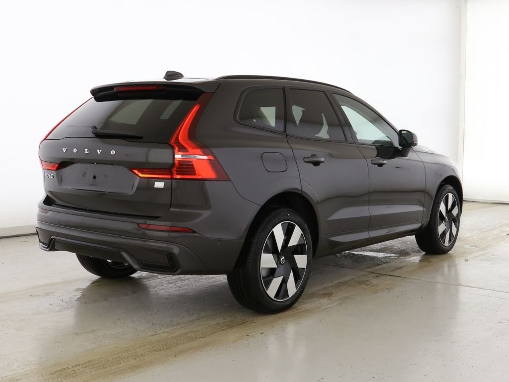Volvo XC60 Ultra Dark Recharge Plug-In Hybrid AWD T8 T imagem 2