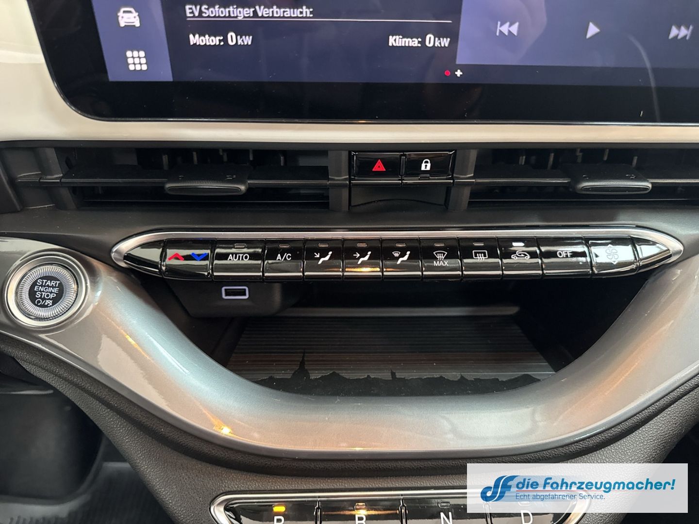 Fahrzeugabbildung Fiat 500 e Apple CarPlay Android Auto Klimaautom Fah