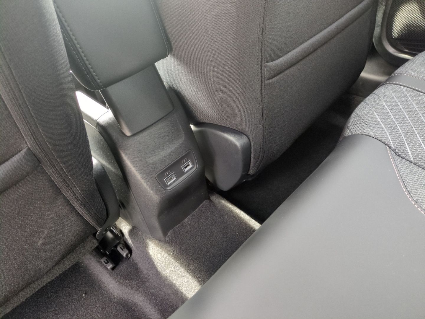 Peugeot 208 - Bild 23