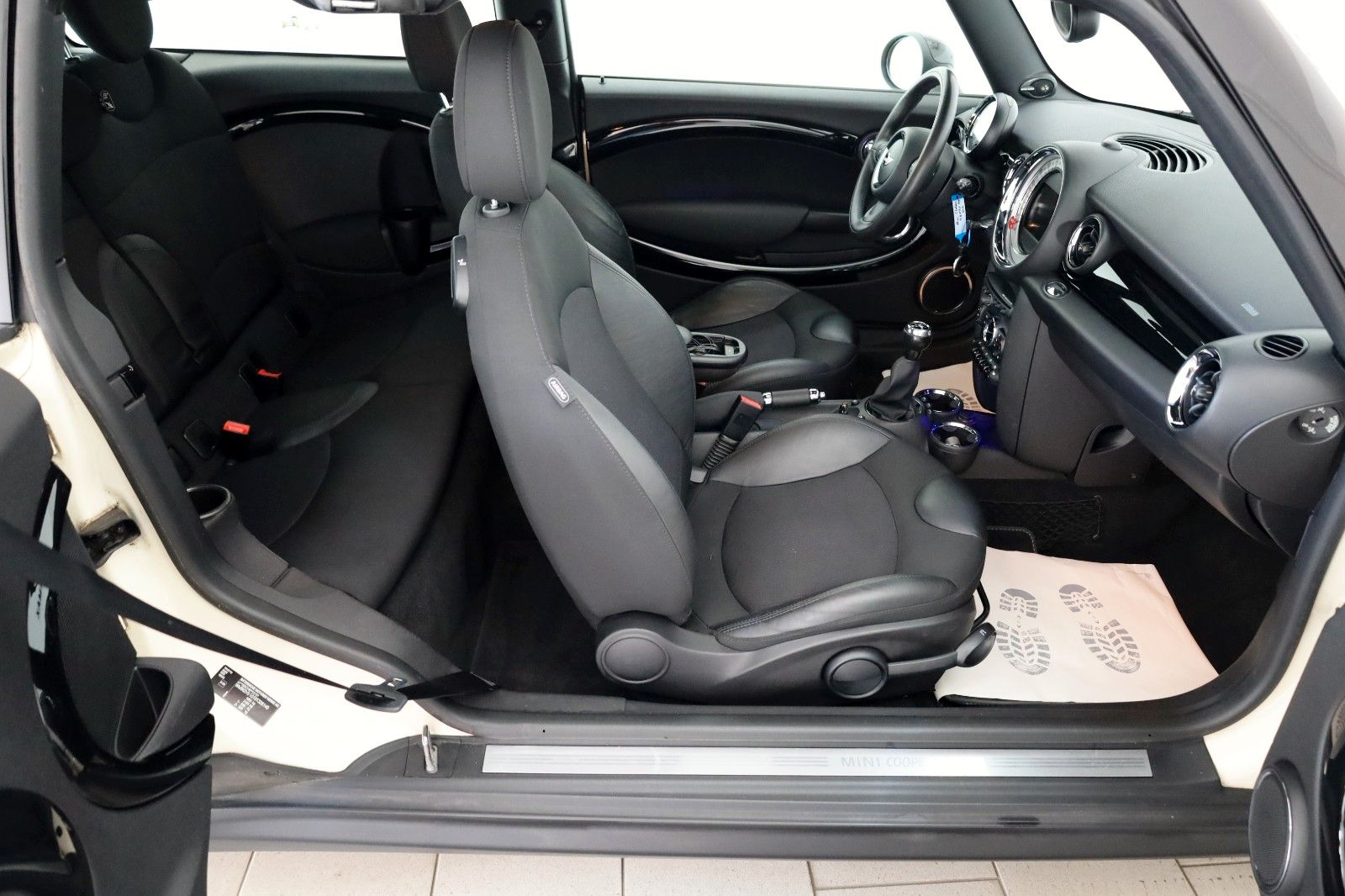 Fahrzeugabbildung MINI Clubman Cooper D T.Leder,Navi,Xenon,PanDach,SH