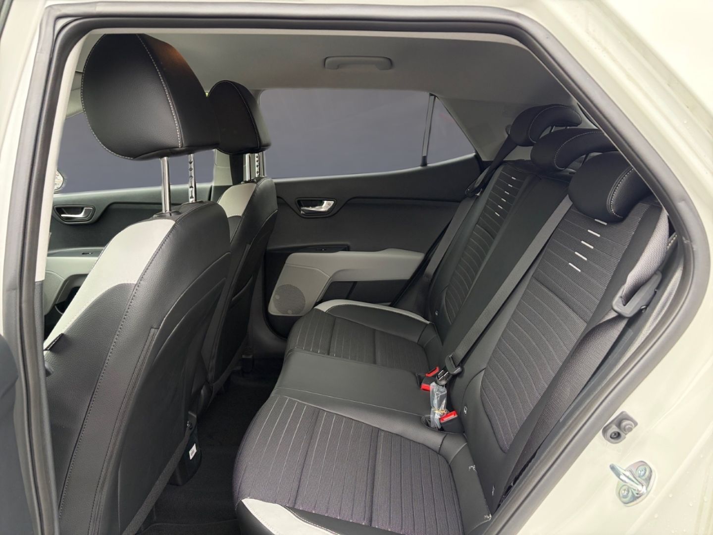 Fahrzeugabbildung Kia Stonic Spirit, AT+Technik Paket Navi LED Auto Kl
