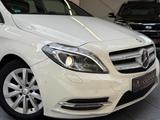 Mercedes-Benz B 180 Exclusive/Pano/Bi-Xenon/Navi/BT/SHZ/PDC - : Van, Exclusive