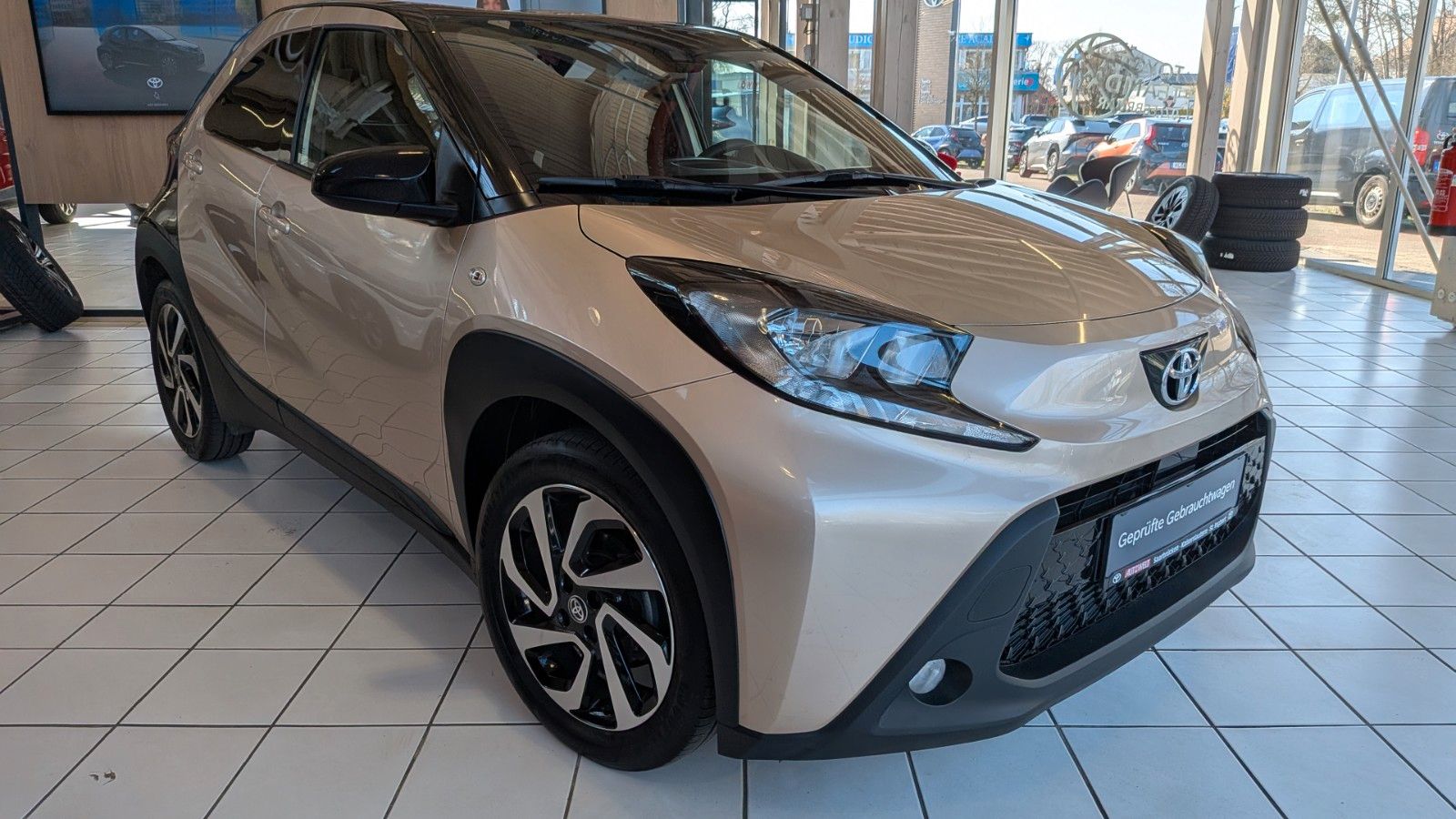 Fahrzeugabbildung Toyota Aygo X Pulse inkl. Rückfahrkamera