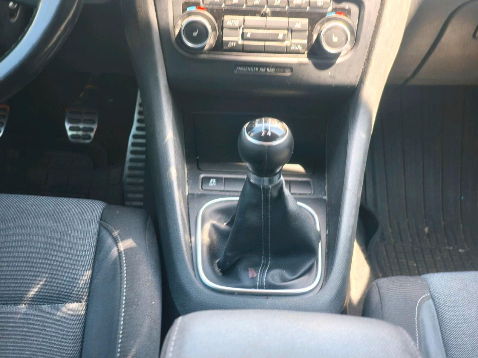 Volkswagen Golf 2011 — photo 14
