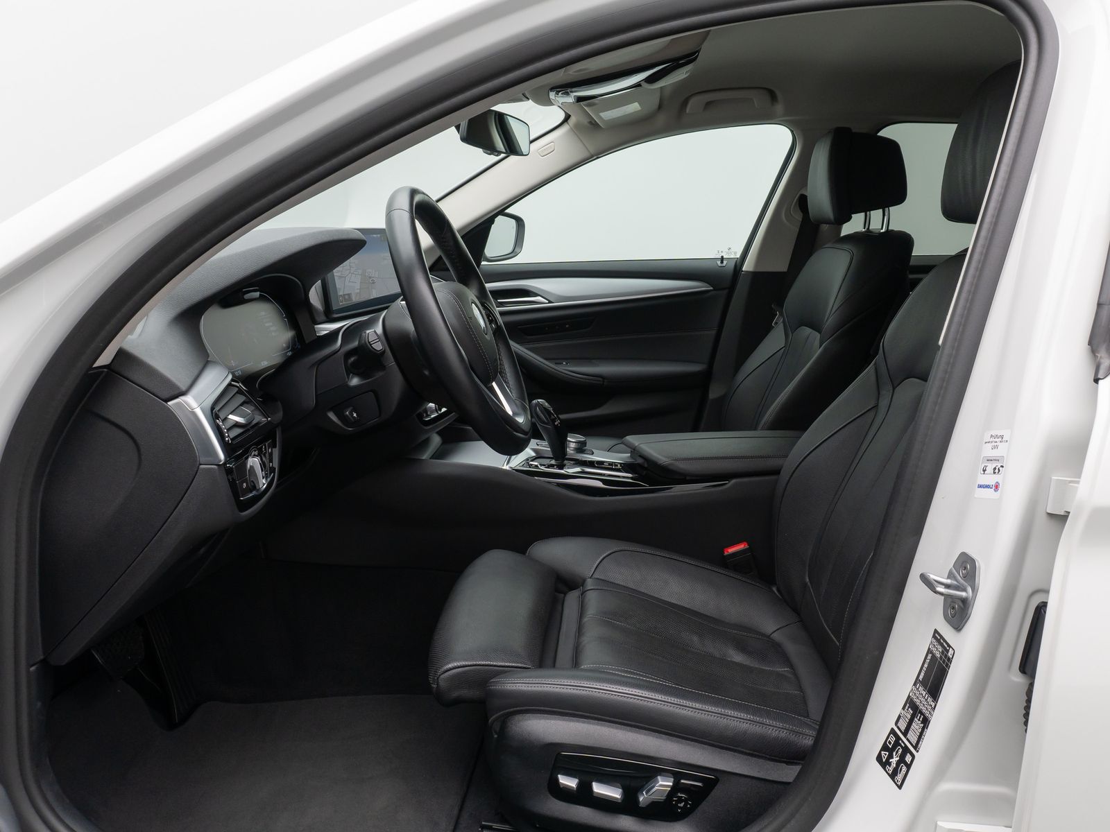 Fahrzeugabbildung BMW 520d xD Alarm DAB Kamera HiFi Belüftung Komfort