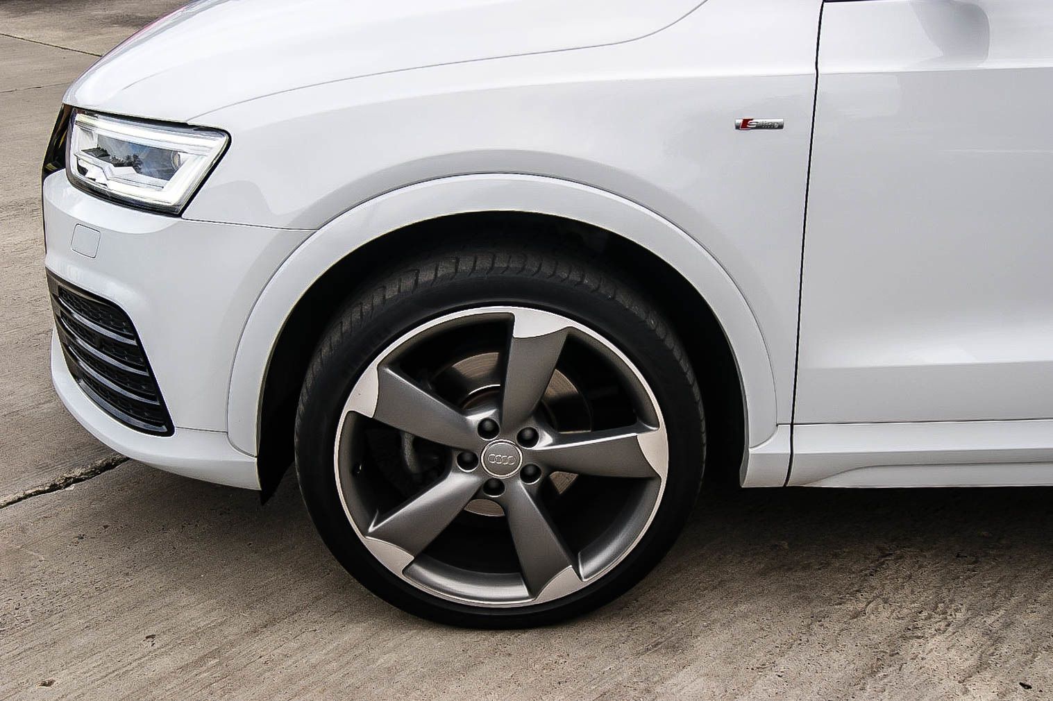 Fahrzeugabbildung Audi Q3 14TSI S-tronic S-LINE PLUS 20-ZOLL PANO BOSE