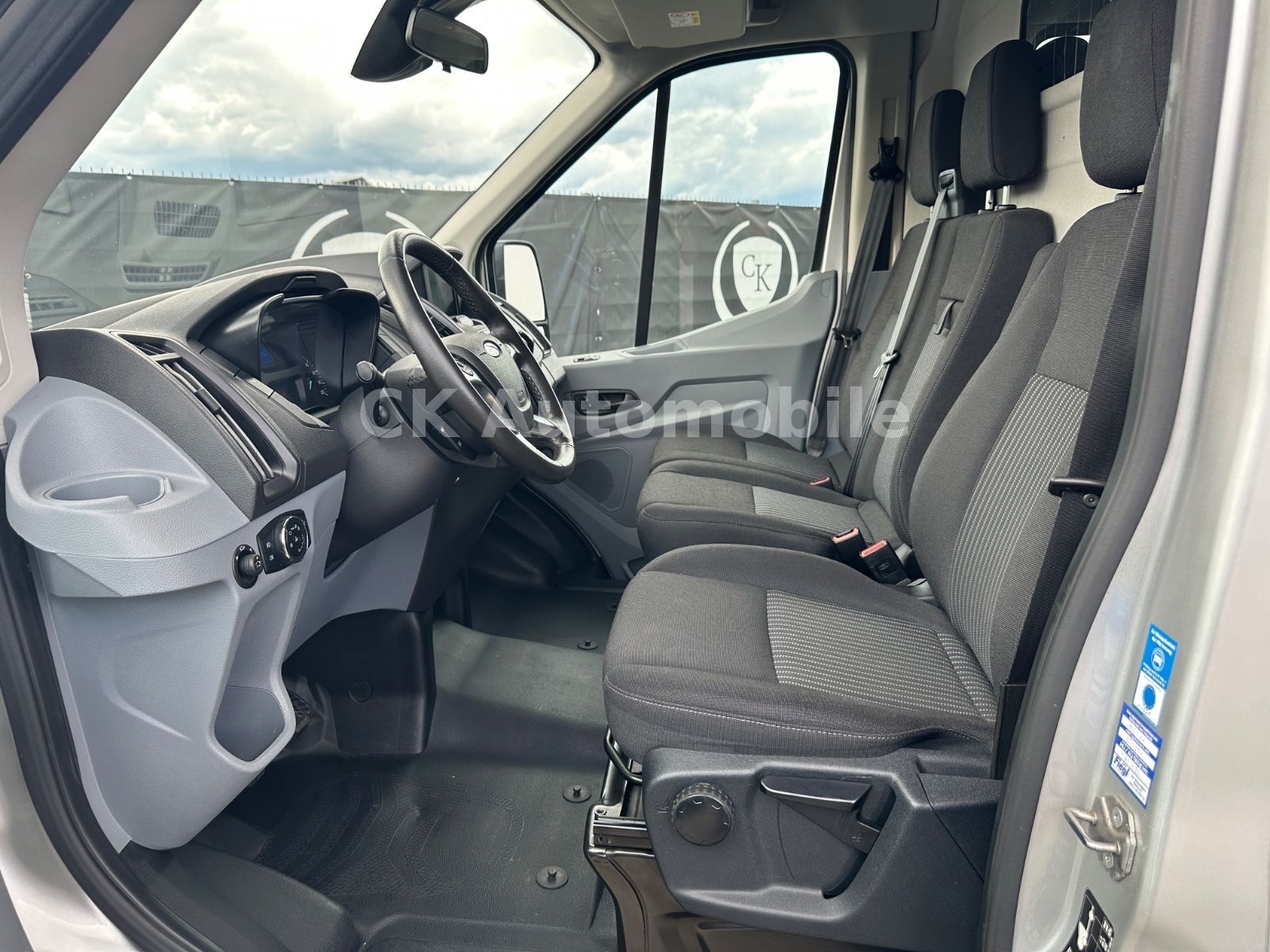 Fahrzeugabbildung Ford Transit Kasten 350 H2L3 Trend/Navi/Klima/PDC