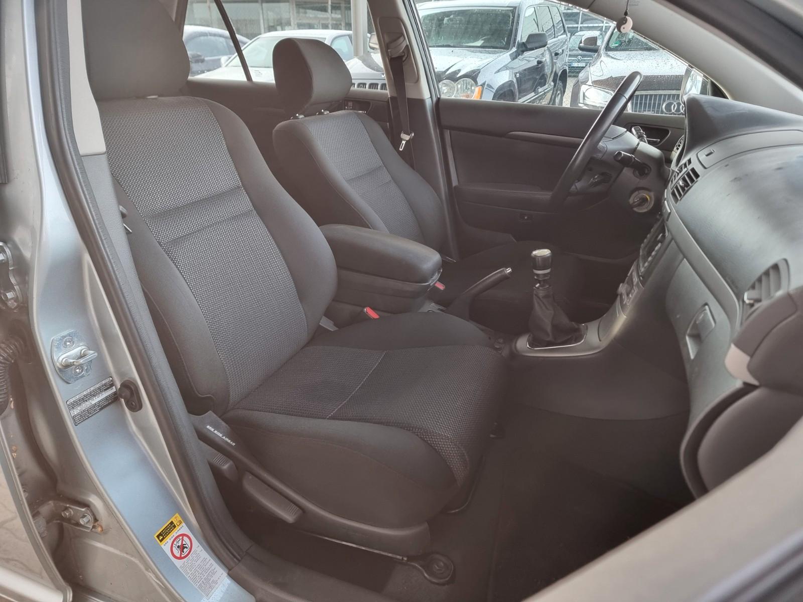 Toyota Avensis 2009 — photo 10