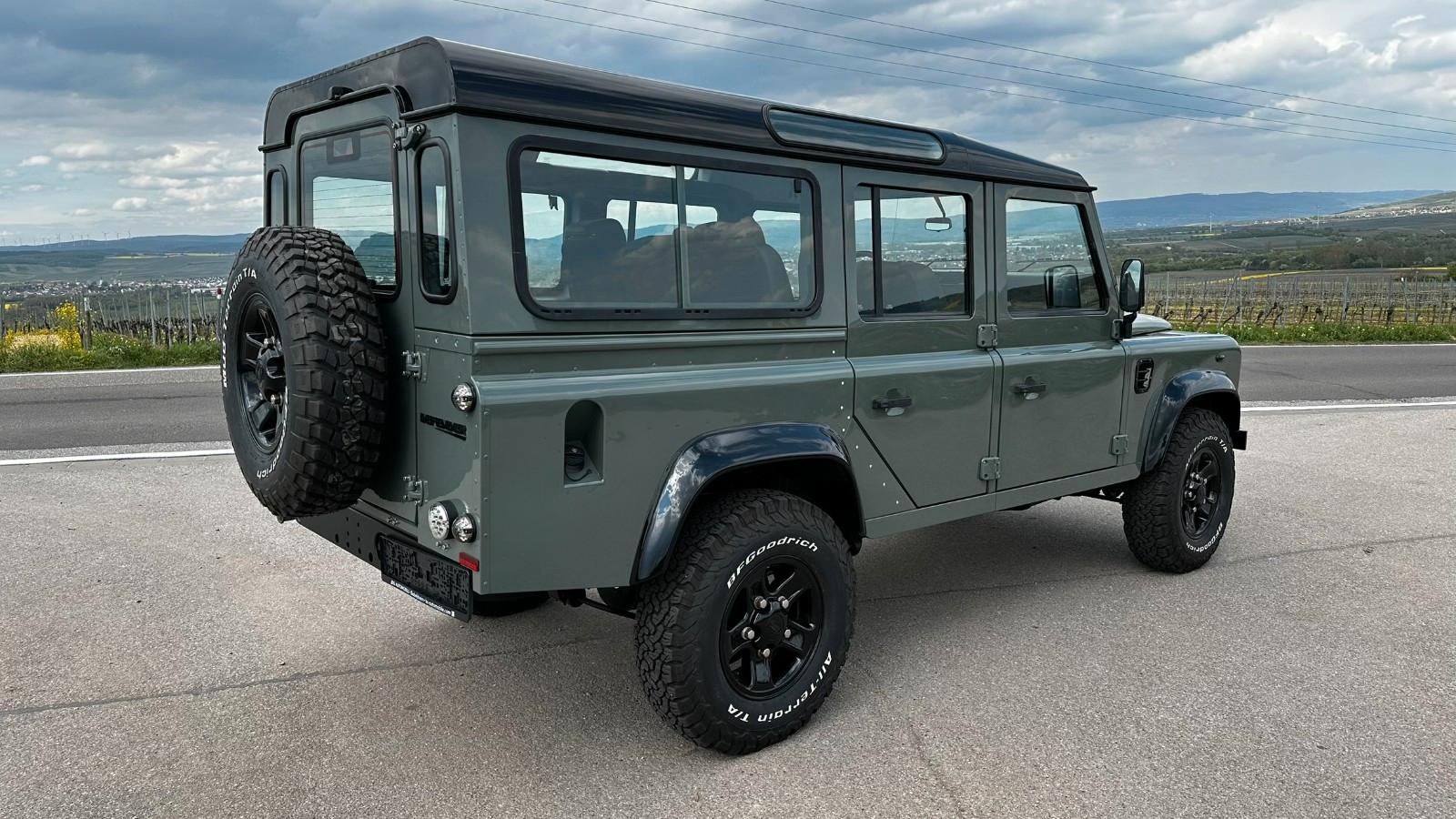 Land Rover Defender 110 SE Station Wagon Besser wie Neu