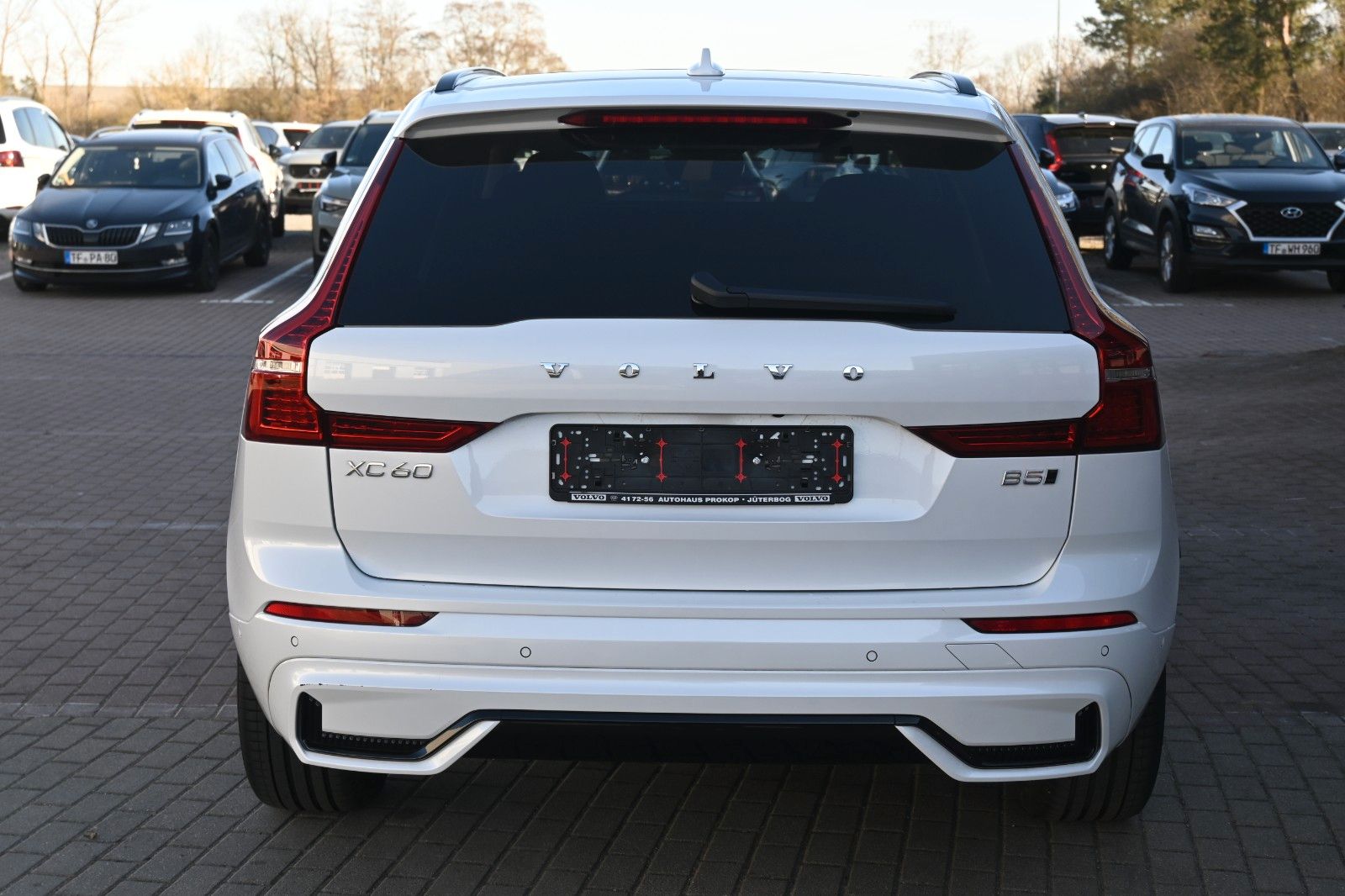 Fahrzeugabbildung Volvo XC60 B5 AWD Ultra Dark*LED*PANO*H&K*LUFT*360*HUD