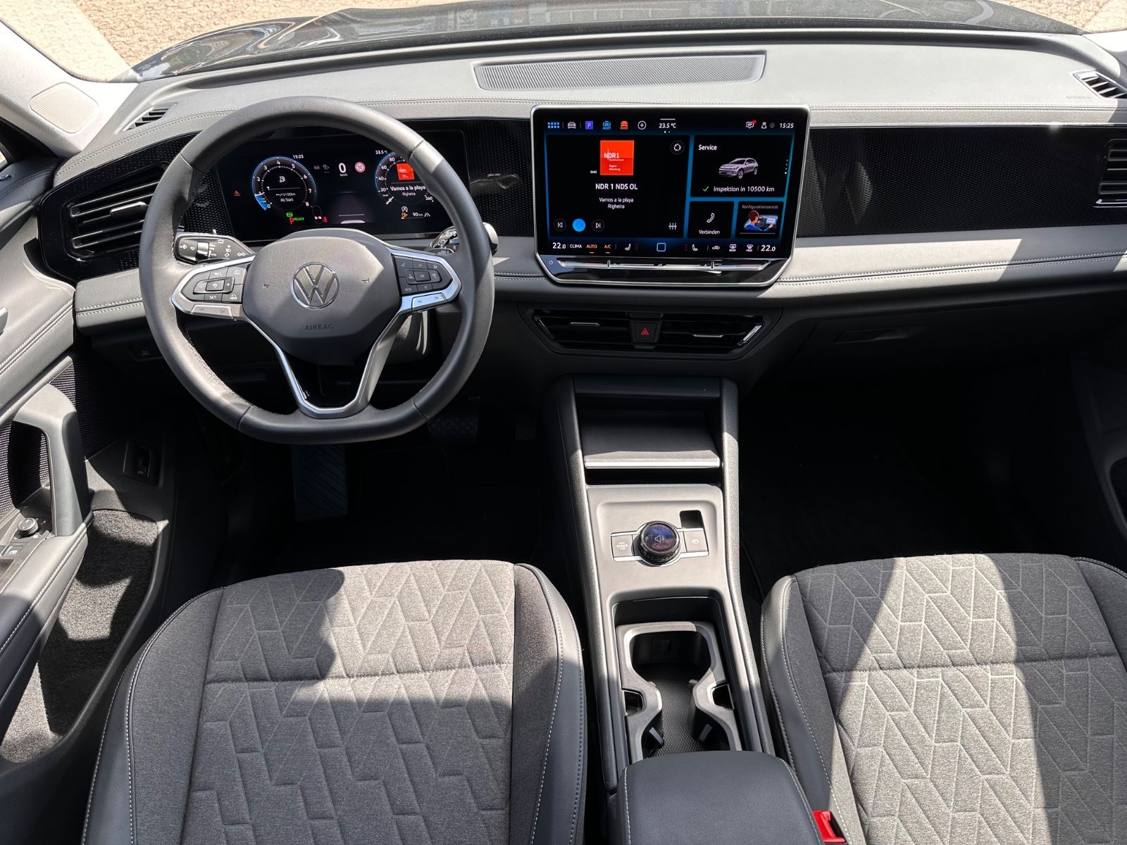 Fahrzeugabbildung Volkswagen Tiguan 1.5 eTSI Life DSG ACC/LED/RFK/SHZG