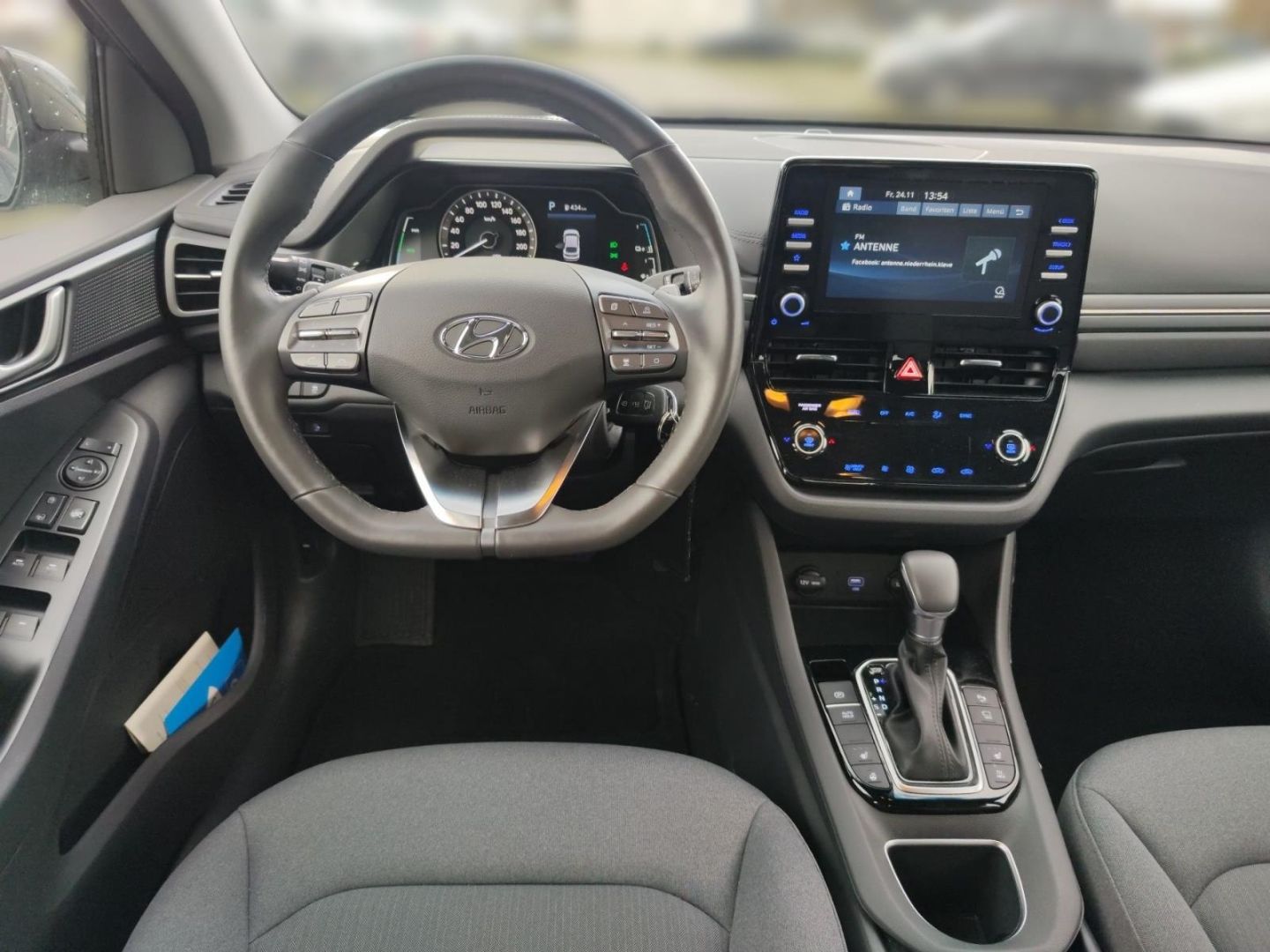 Fahrzeugabbildung Hyundai IONIQ Plug-in Hybrid Trend AT LED, Sitzheizung