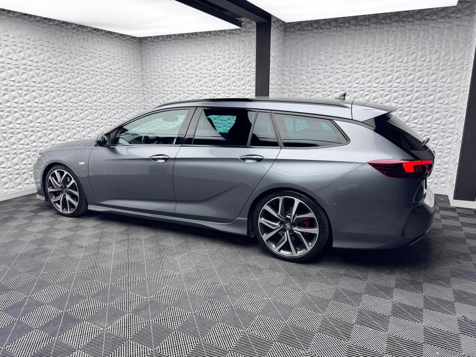 Fahrzeugabbildung Opel 2.0 TURBO GSI 4x4 OPC/ACC/BOSE/KEYL/HUD/MASSAGE