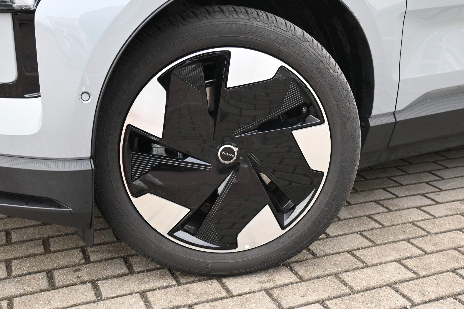 Fahrzeugabbildung Volvo EX30 Single Motor Extended Range Ultra*ACC*PANO