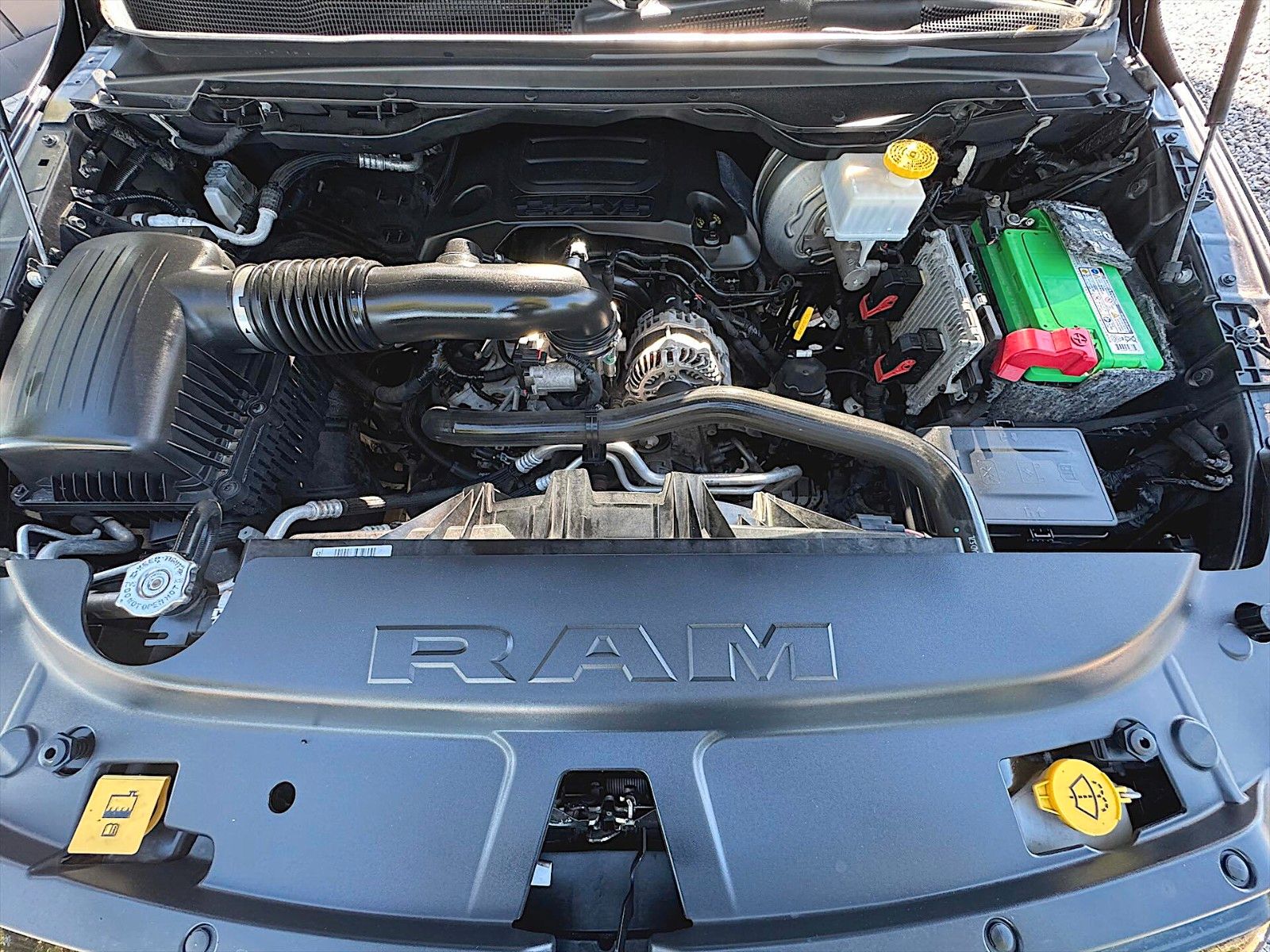 Fahrzeugabbildung Dodge RAM 5.7 V8 HEMI Night Edition OFFROAD 4x4 19%