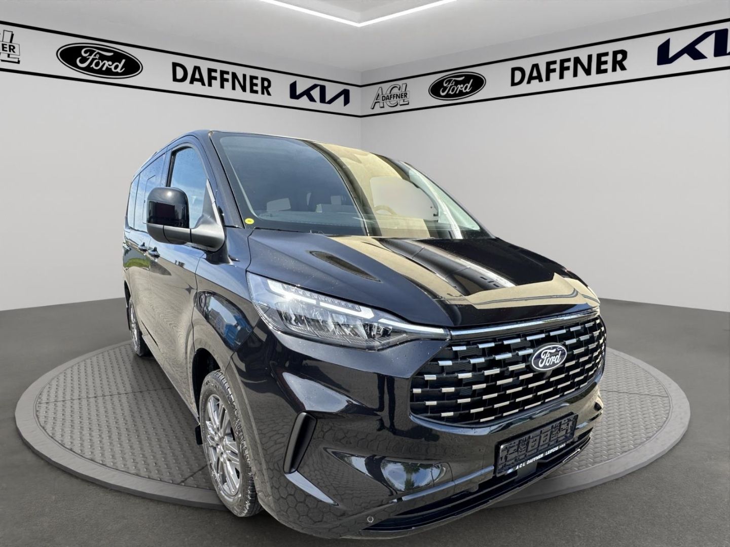Fahrzeugabbildung Ford Tourneo Custom Bus 320 L1 Titanium FWD Titanium